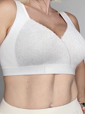 NWT ease blooming large white bra front snap 1108